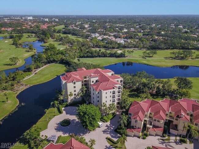 Foto del edificio - 7040 Pelican Bay Blvd