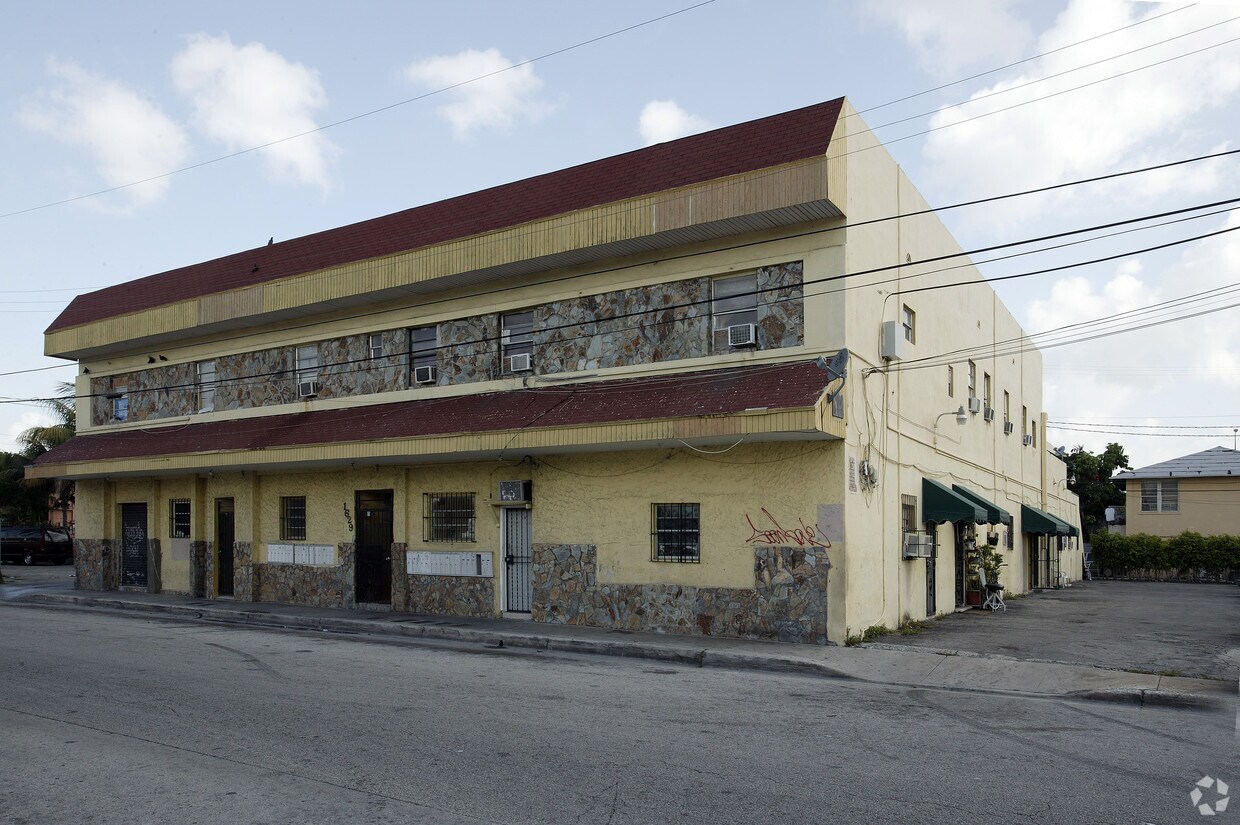 Building Photo - 1621-1629 NW 35th St
