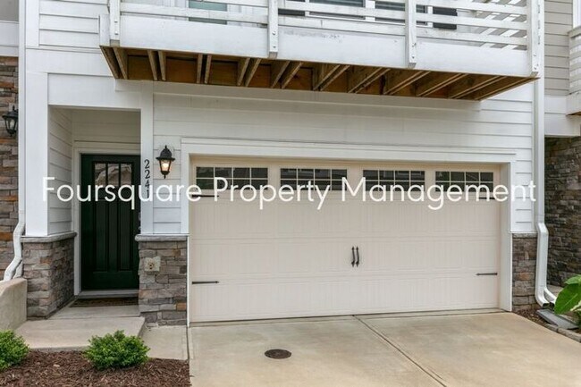 Building Photo - Townhome | Bonus Room | Front and Back Bal...