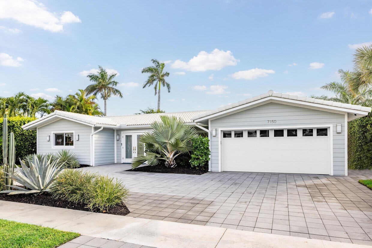 Foto principal - 7150 NE 7th Ave