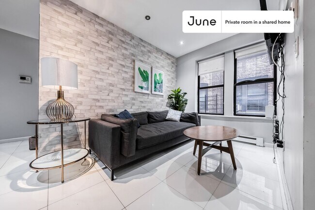 Foto del edificio - Private bedroom in 3 bed/1 bath Home
