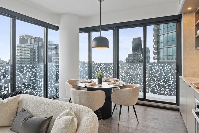 Photo du bâtiment - 55 Charles St E