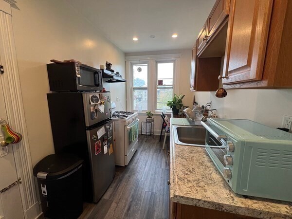 Building Photo - 32 Sidlaw Rd