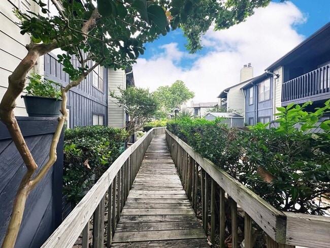 Building Photo - 9009 Richmond Ave.