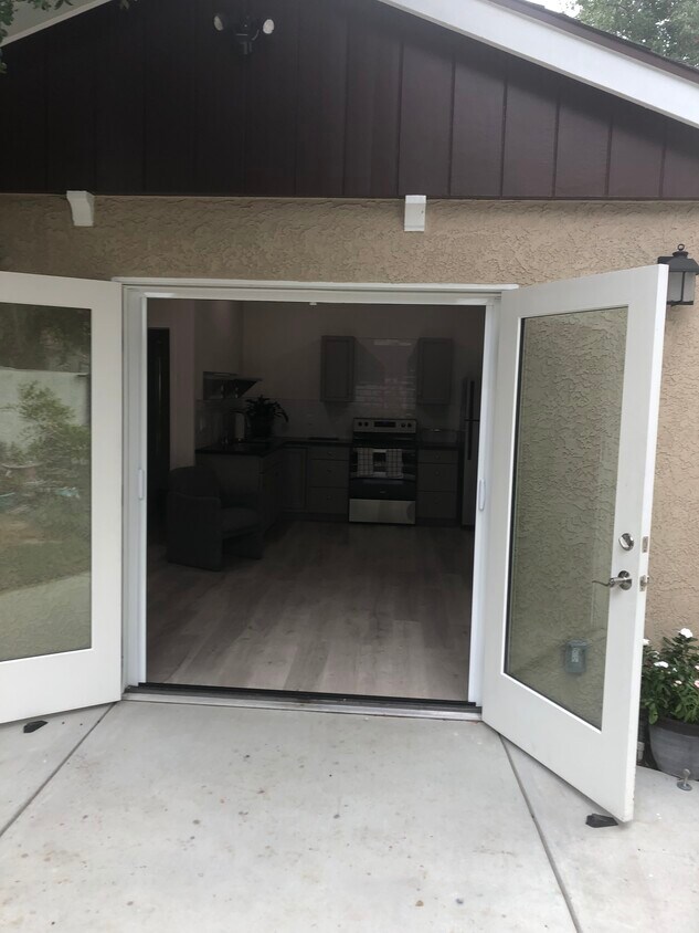 Foto principal - 5726 Rhodes Ave
