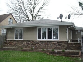 Building Photo - 408 N Iowa Ave