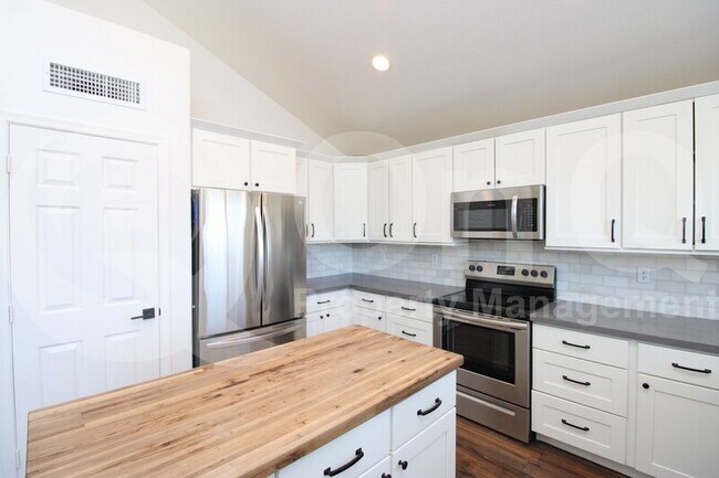 Building Photo - 4277 East Desert Lane