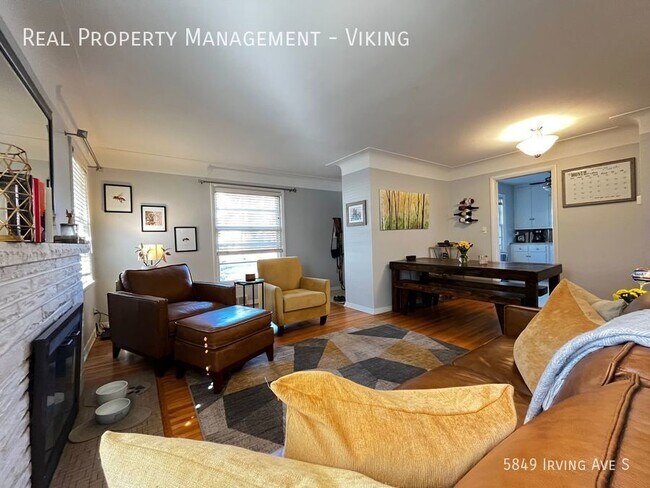 Foto del edificio - 3 Bed 2 Bath Home Fenced In Backyard! Secu...