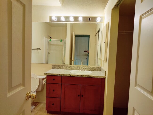 Foto del edificio - 708 122nd Ave NE
