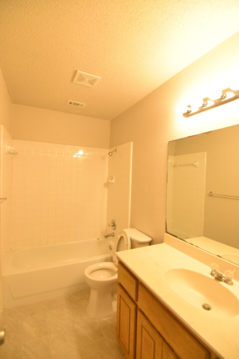 Building Photo - 4104 Matt Ct