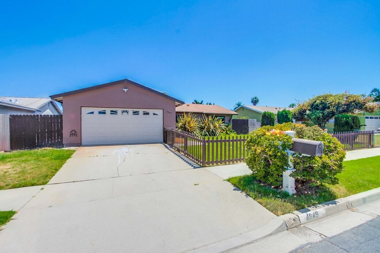 Primary Photo - Available Now! 3 Bedroom Single Story Home...