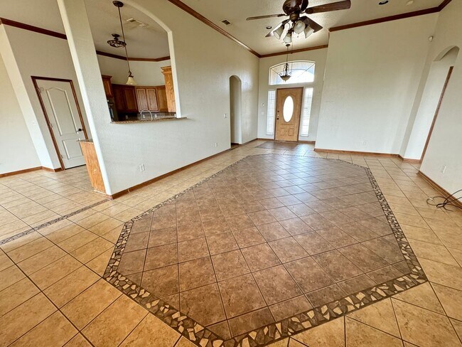 Building Photo - 360 Virtual Tour Available