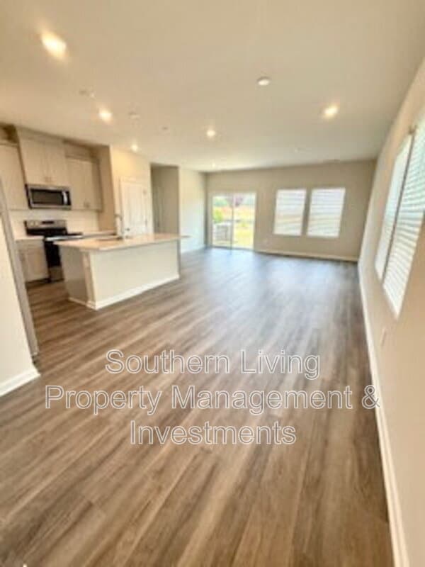 Building Photo - 4080 County Down Ave