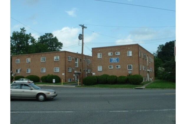 Building Photo - Loretta Arms