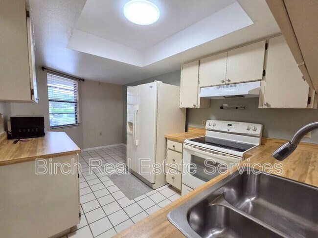 Foto del edificio - 2131 Ridge Rd S