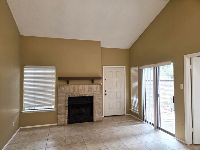 Foto del edificio - 2611 Grants Lake Blvd