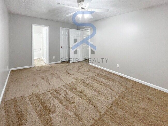 Foto del edificio - Spacious 4-Bedroom Haven with 3 Full Baths...