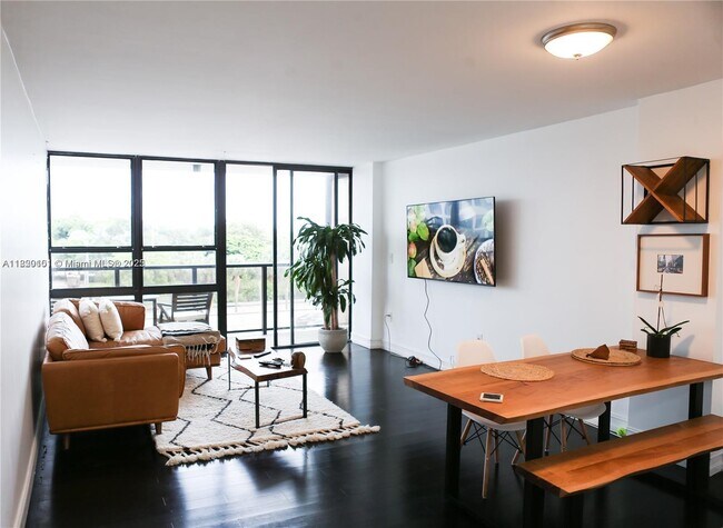Foto del edificio - 600 NE 36th St