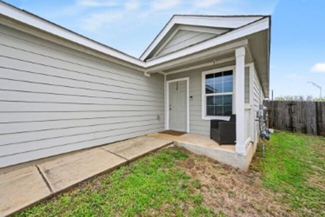 Photo - 3BED/2BATH HOUSE AVAILABLE FOR LEASE!