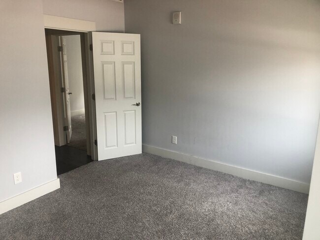 Foto del edificio - 217 Bridge Street, Unit E