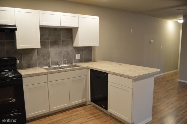 Building Photo - 721 S Olympia Ave