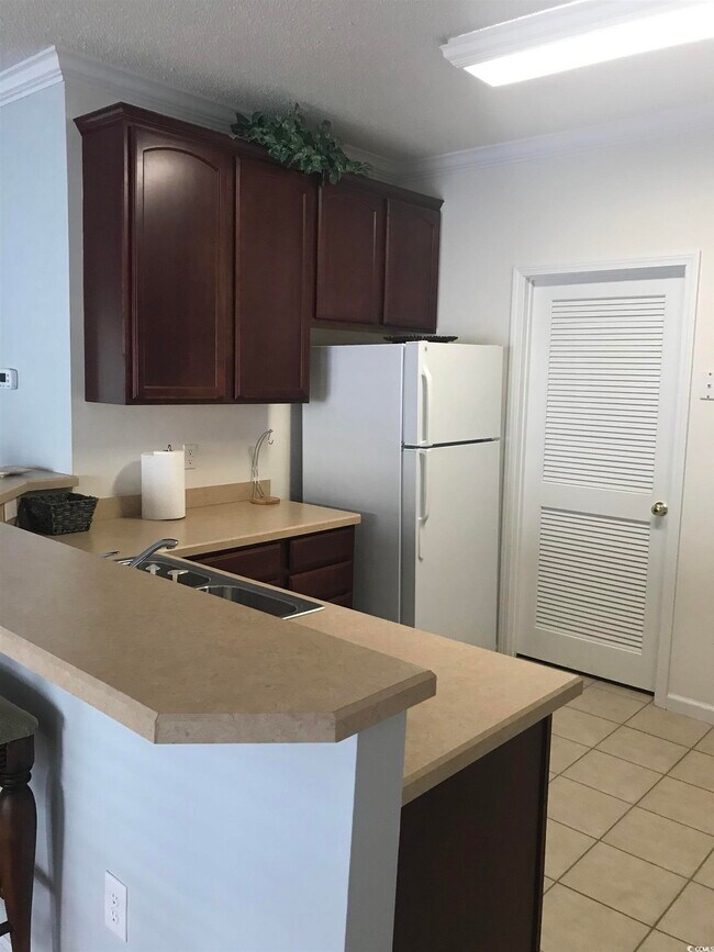 Foto del edificio - 5822 Longwood Dr