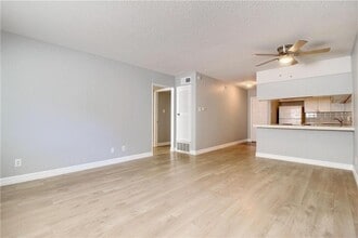 Building Photo - 2122 Hancock Dr