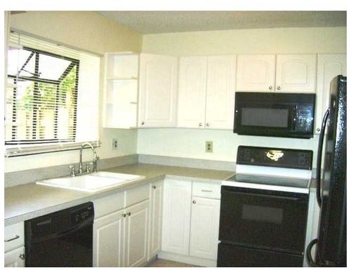 Building Photo - 330 City View Dr