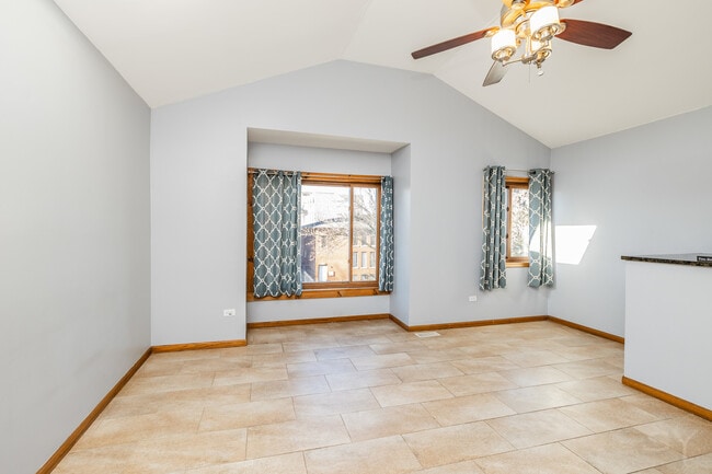 Foto del edificio - 807 S Claremont Ave