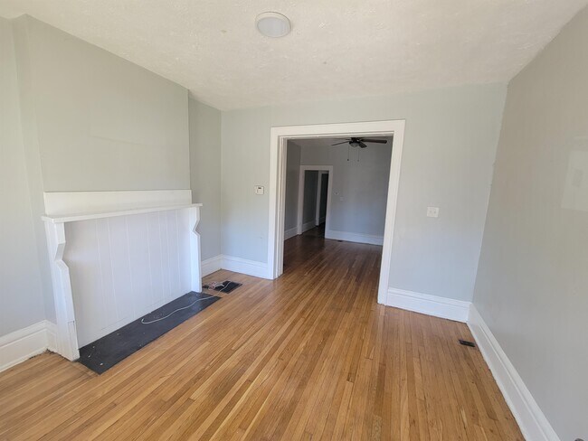 Building Photo - 1003 Oakwood Ave