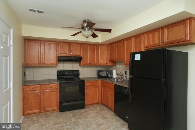 Building Photo - 1006 N York Rd