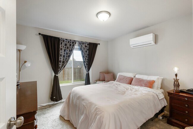Foto del edificio - 962 Thrush Ct SE