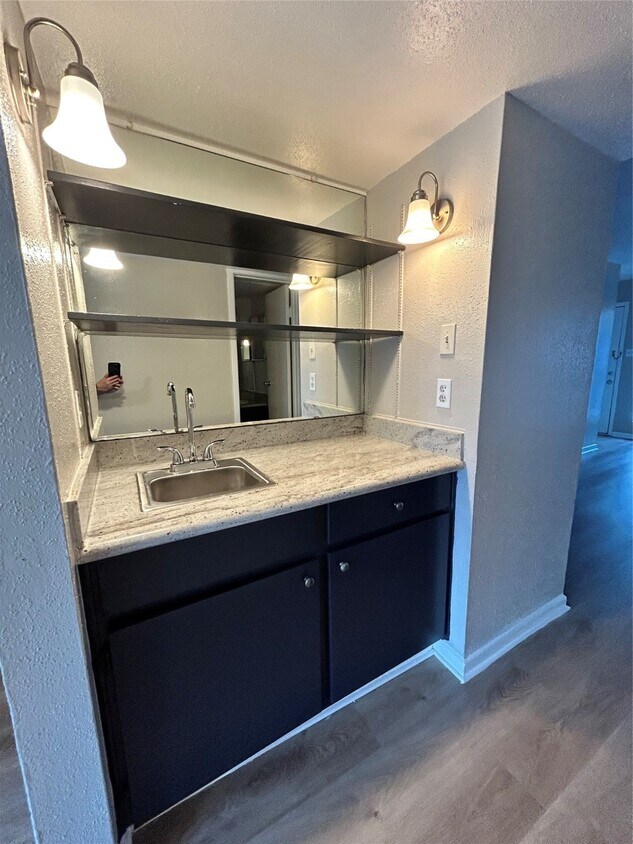 Primary Photo - 3901 Woodchase Dr