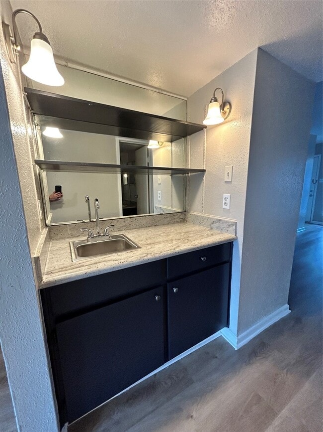 Building Photo - 3901 Woodchase Dr