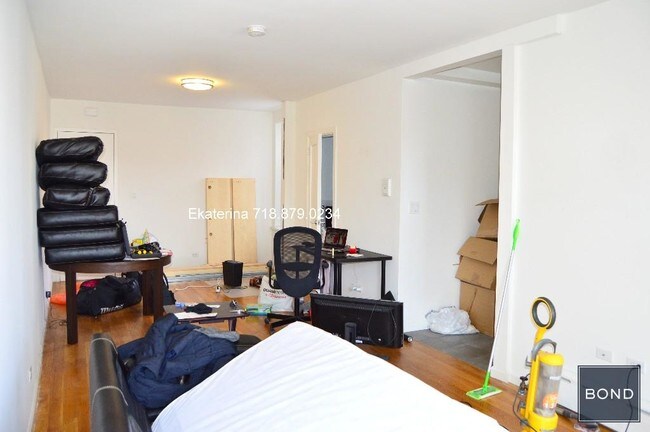 Foto del edificio - 3143 Steinway St