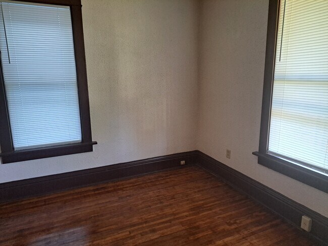Foto del edificio - 915 W Thrush Ave
