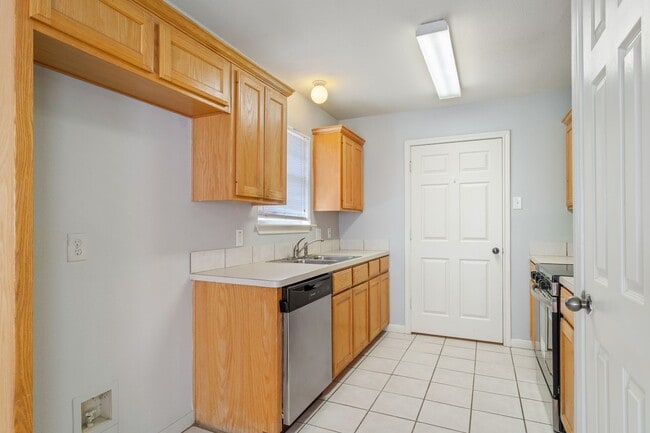 Building Photo - China Spring 4 Bedroom