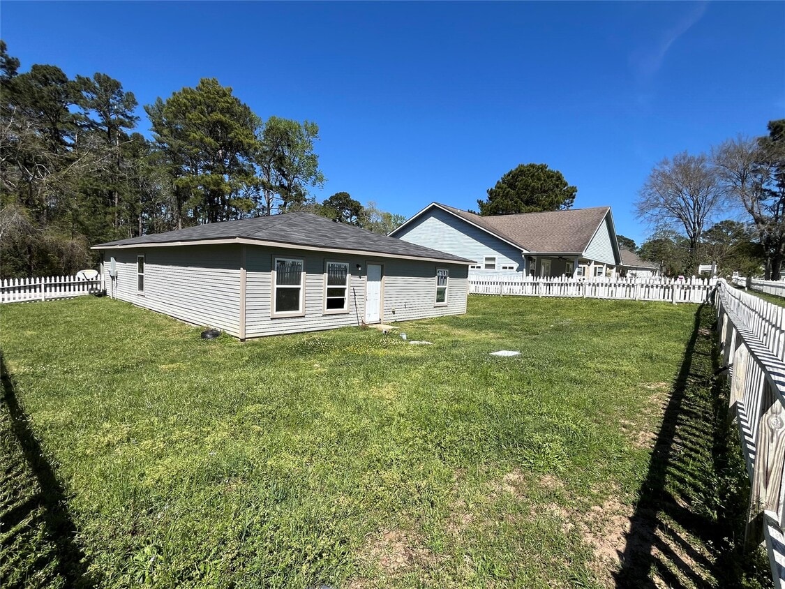 Building Photo - 339 Red Clover