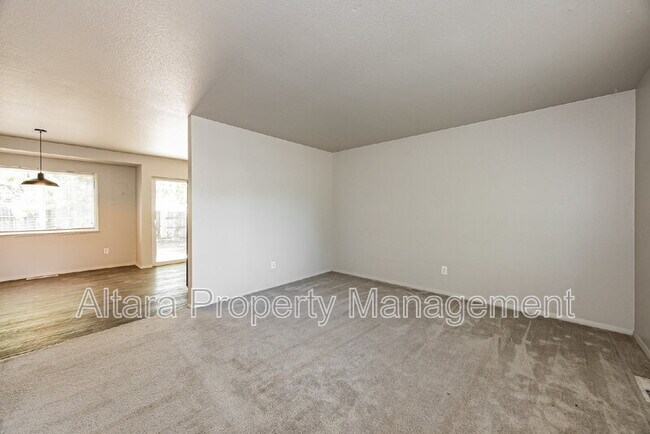 Foto del edificio - 3459 Springnite Dr