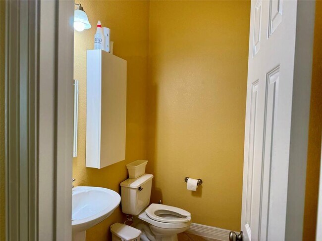 Building Photo - 1219 Pine Forest Cir