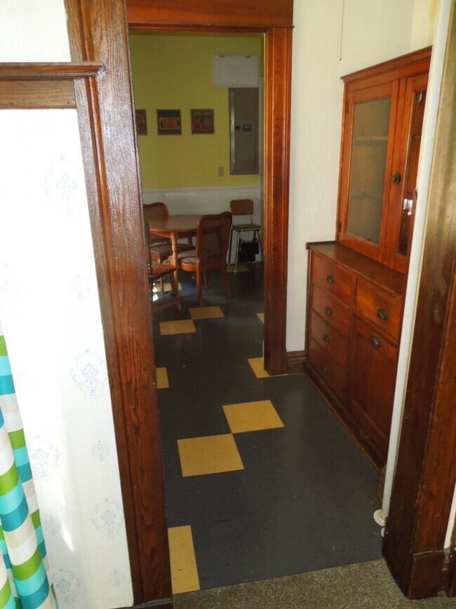 Butler's Pantry to kitchen - 1905 Selby Ave