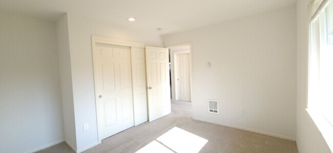 Foto del edificio - 1410 N Waugh Rd