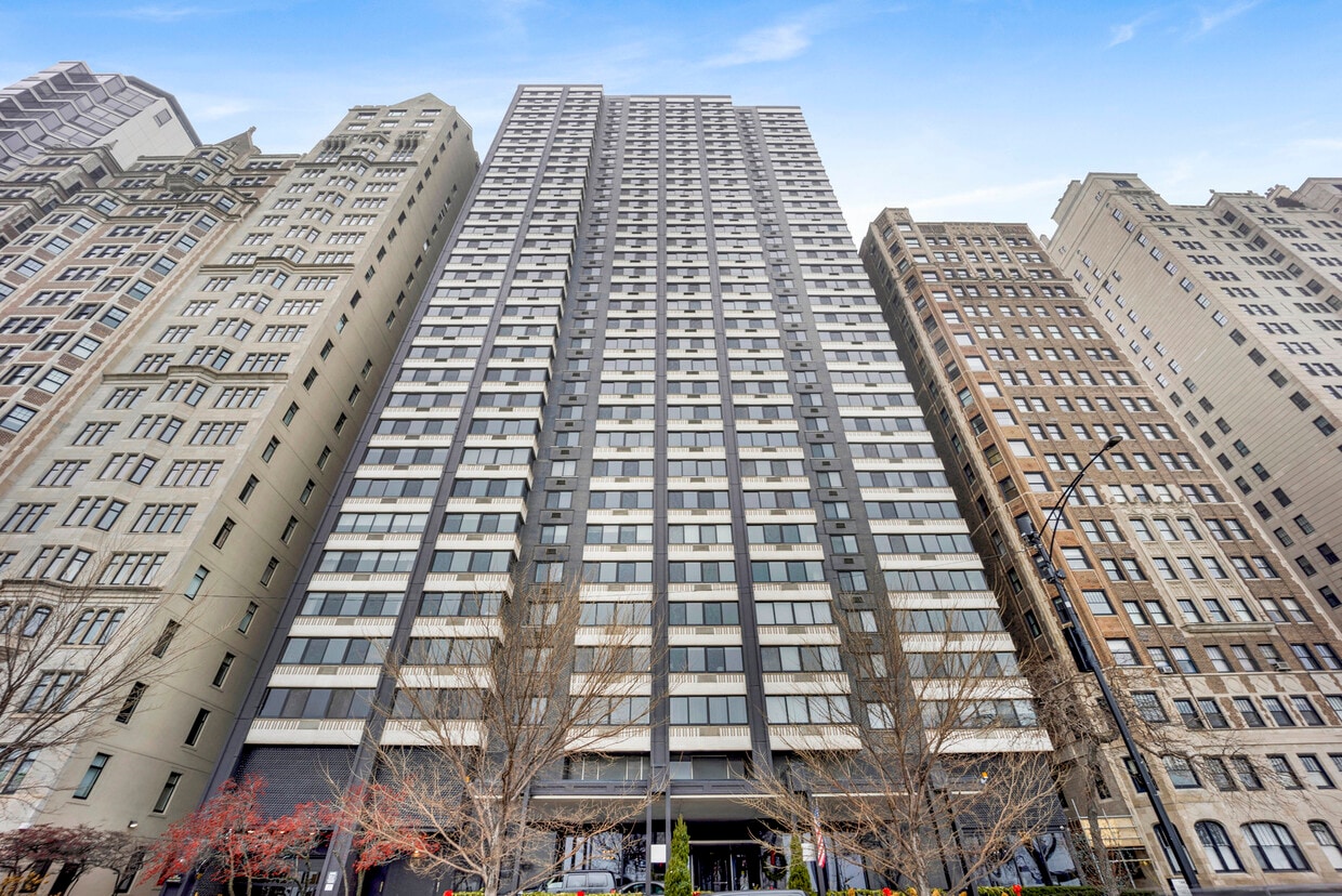 Foto principal - 1440 N Lake Shore Dr