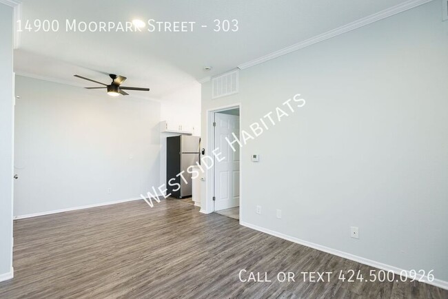 Foto del edificio - 14900 Moorpark St