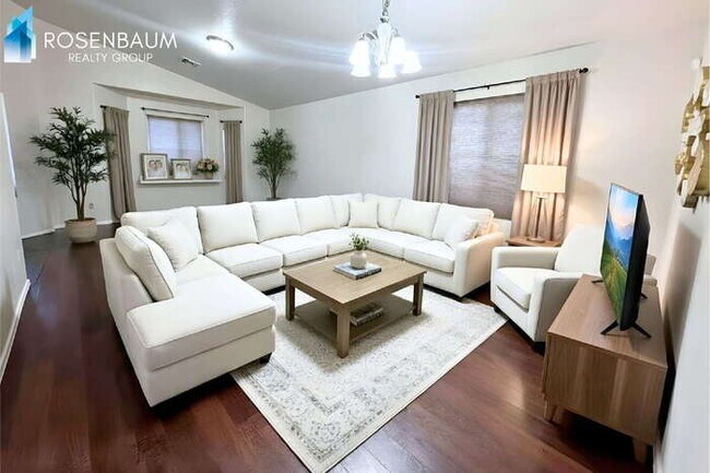 Building Photo - 2030 W Carson Rd