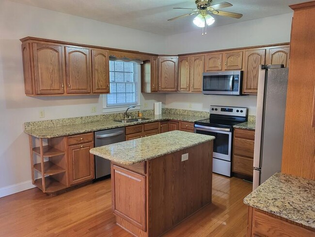 Building Photo - 245 Marengo Dr