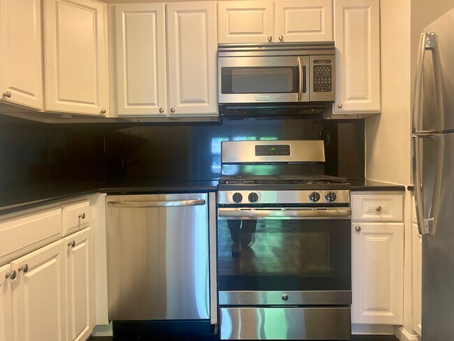 Kitchen - 221 E 63rd St