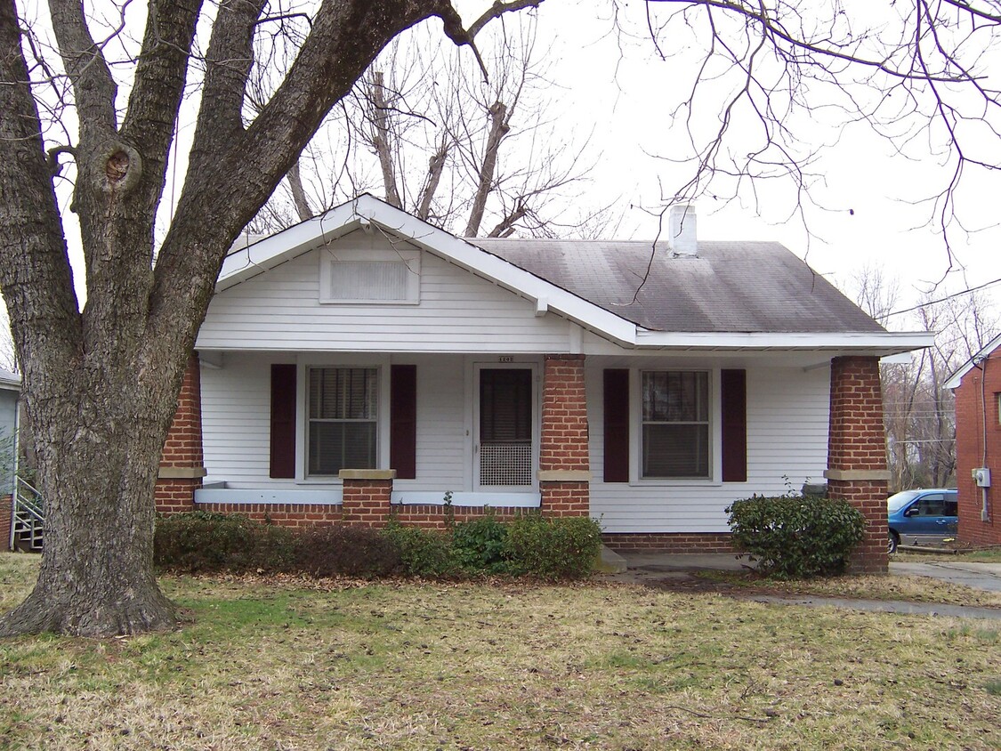 Foto principal - Affordable 3 BR on Tipton!