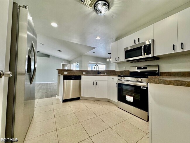 Foto del edificio - 714 Knox Ave S