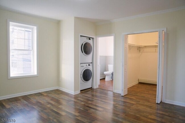 Building Photo - 89 Walnut St